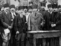 Ататюрк с соратниками