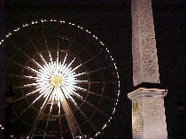 Площадь Согласия ночью. Обелиск и колесо обозрения