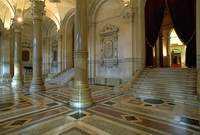 В зале Старейшин выгравированны имена всех тех, кто управлял Парижом, начиная с 12-го века и до Французской Революции.