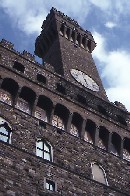 Башня Палаццо и гербы знатных флорентинских семей