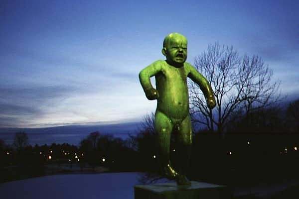 Скульптура во Фрогнер-парке, один из символов Осло
