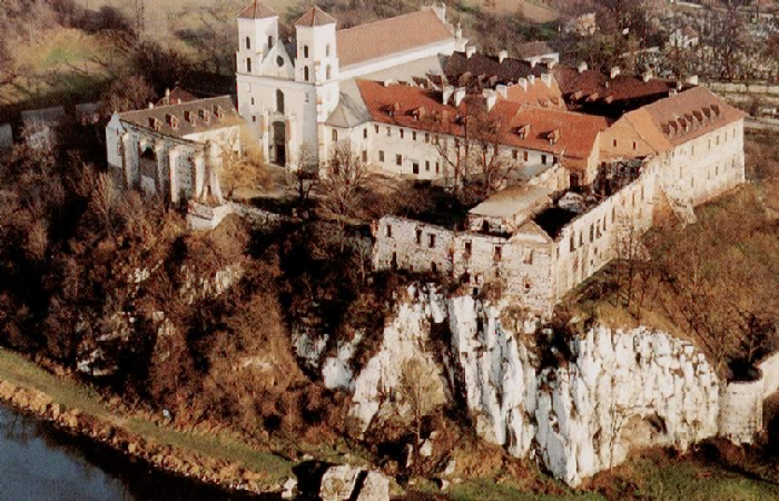 Монастырь бернардинцев в окрестностях Кракова