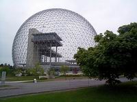 Биосфера - музей воды в парке Жана Драпо к юго-востоку от Монреаля