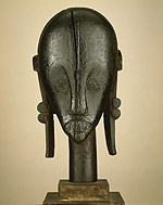 Голова - дух предков, 19-20 вв., дерево, метал, пальмовое масло. Народ Фанг, Габон