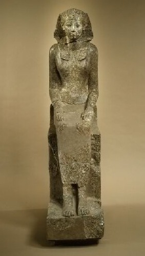 Статуя Хатшепсут (1473–1458 до н. э.), Египет, 18 Династия, 
правление Хатшепсут и Тутмоса III. Новое царство.Тебес, Красный гранит.
Высота 167 см.
