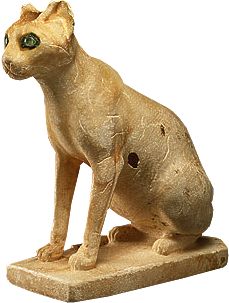 Алебастровая фигурка кошки (ок. 1991–1783 до н. э.), Египет, 12 Династия. 
Среднее Царство. Египетский алебастр(кальцит). Высота 11,4 см.