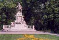 Памятник Вольфгангу Амадею Моцарту