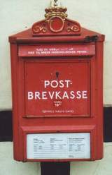 Красный почтовый ящик - один из символов Копенгагена