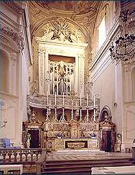 Алтарь церкви Санта Мария делла Кармине