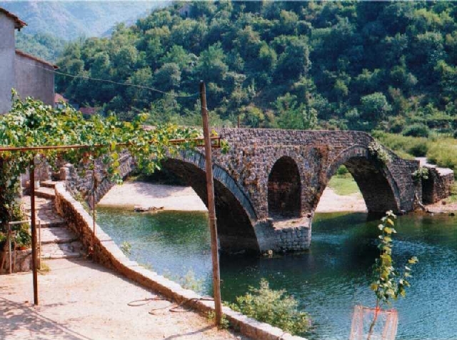 Мост через реку