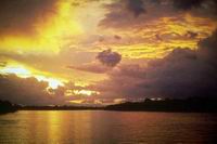 Закат на реке Амазонке